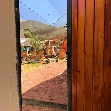 Bedro Garden Room Shared Bath & Kitchen 30 Sec Beach
